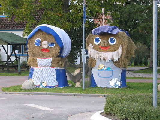 Zingst '01 | Dorfeinfahrt. Besuch bei Peter Bothe & Gisela Franze in Sundhagen. 