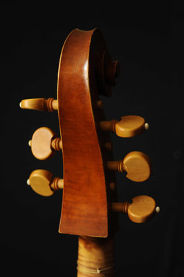 pegbox and scroll Maggini violone - violworks