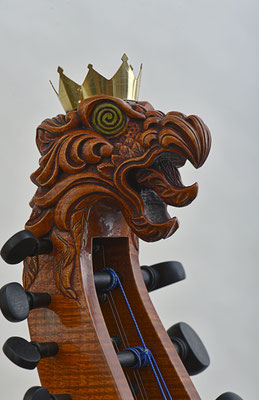 baryton 2022, griffin head with crown - violworks