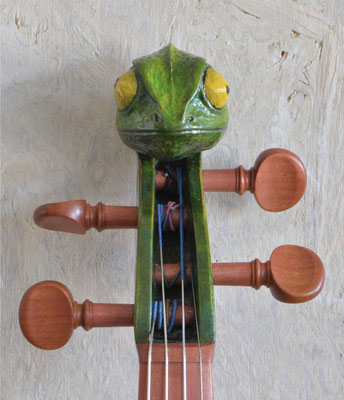 chameleon, front view - violworks