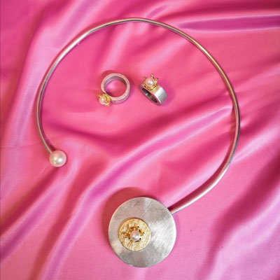Bild 2, Halsreifen  -  Halsreif Krönchen, Alu, gold, 48 €, Ring 35 €