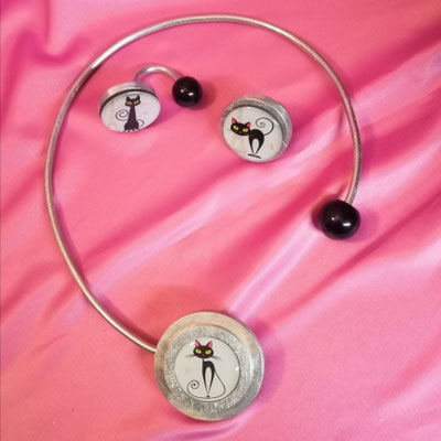 Bild 18, Halsreifen  -  Halsreif 48 €, Ring 40 / 45 €  -  Aluminium mit Katzenmotiv 