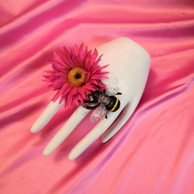 Bild 28, Tierringe  -  Ring Biene an Blume, 55 €
