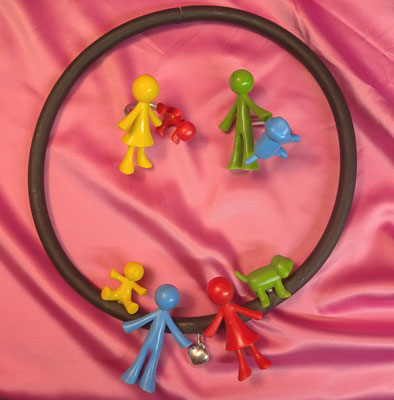 Bild 24, Halsreifen  -  Kette Family 65 €, Ringe je 40 €  