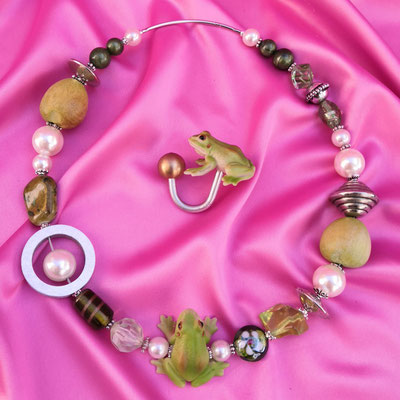 Bild 10, kurze Ketten - Kette 75 €, Ring 40 € - Aluminium mit Frosch