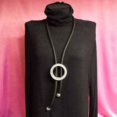 Bild 10, lange Ketten  -  Schlauchkette mit Alu rund, 85 €