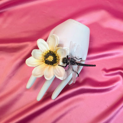 Bild 29, Tierringe  -  Ring Libelle mit Blume 55 €