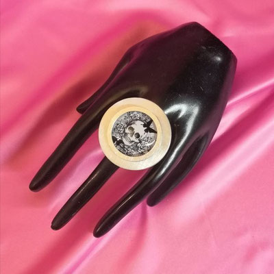 Bild 32, Tierringe  -  Ring Totenkopf, 45 €