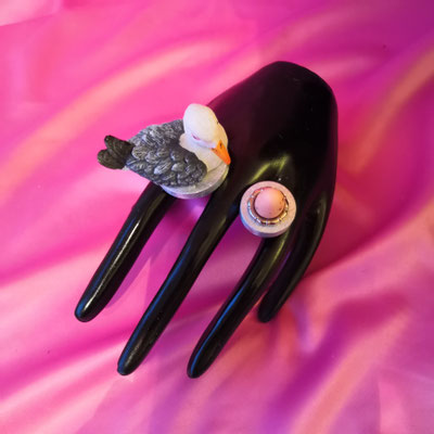 Bild 6, Tierringe  -  Ring Möwe mit Ei, 45 €