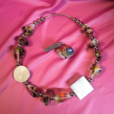 Bild 2, kurze Ketten - Kette 130 €, Ring 45 € - Epoxidharz klar mit Sprenkel mit Aluminium