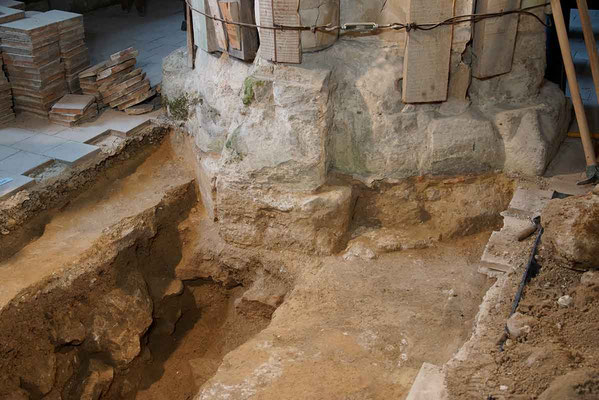 Fouilles archéologiques dans l'église de Jçalons - Phorgraphies Marcel Gilbaut