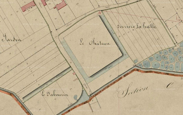 Archives départementales de la Marne - cadastre de 1834 - Section E2 - les fossés en eau de la parcelle du Château sont visibles