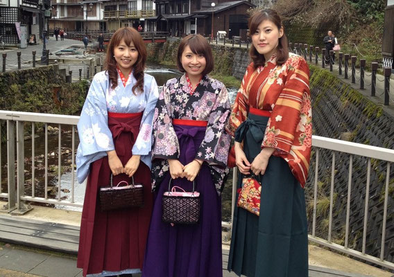 温泉街をレトロな貸衣装