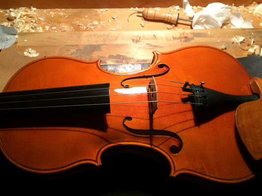 楽器製作 弦楽器専門店tuttofare ﾄｩｯﾄﾌｧｰﾚ ﾊﾞｲｵﾘﾝ修理 毛替え