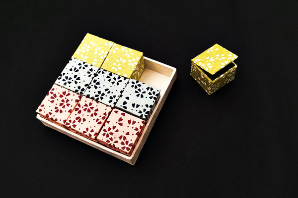 Mini-Schachtel, 3,5 x 3,5 cm, mit Lokta-Papier bezogen (Abb. beispielhaft) 3,20 Eur