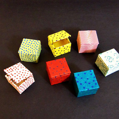 Mini-Schachtel, 3,5 x 3,5 cm, mit Lokta-Papier bezogen (Abb. beispielhaft) 2,80 Eur