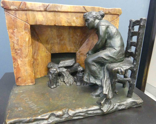 Camille Claudel:Traum vor dem Kamin,Bronze, Marmor, elektrische Lampe, Galerie Malaquais, Paris