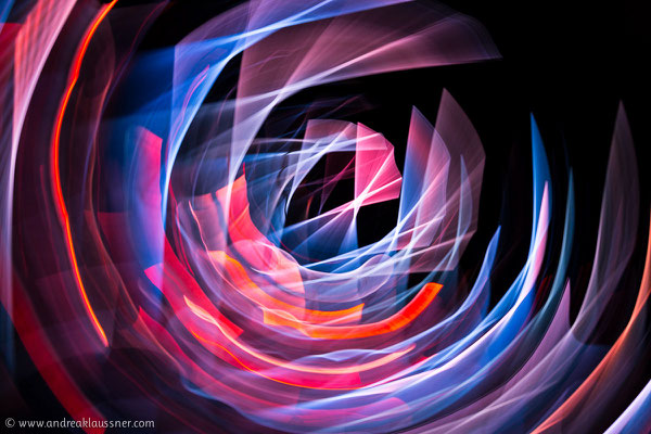 Seattle, Chihuly Garden & Glass. Wenn das Licht schwach ist und Stative nicht erlaubt sind, wird man eben ein bisschen kreativ. / When the light is low and tripods aren't allowed, you just get a little creative.