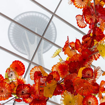 Seattle, Blick auf die Space Needle von Chihuly Garden & Glass / Seattle, view of Space Needle from Chihuly Garden & Glass