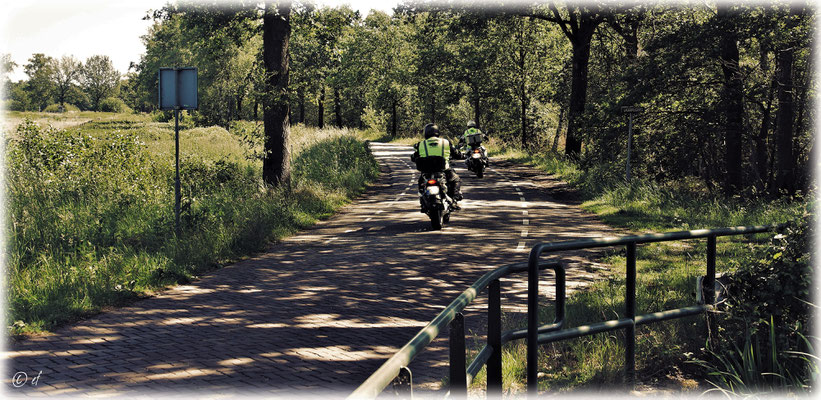 Motorradfahren in einer herrlichen Landschaft