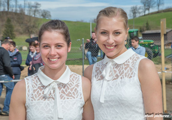 Ehrendamen Anita Krummenacher und Braunviehkönigin Patrizia