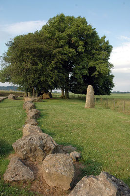 Wéris et dolmens et menhirs