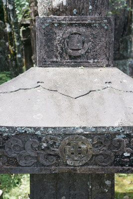 カセギクルス紋Ｋ氏墓石