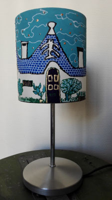 Alberobello blauw  - mixed media - kap doorsnede 12 cm hoogte 13 cm - verkoopprijs € 45 