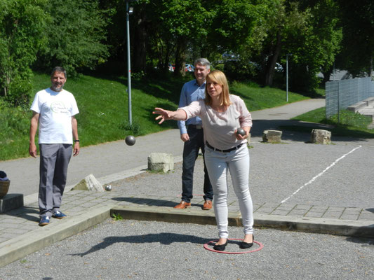 Gemeinwesenreferentin Alexandra Münch beim Anboulen.