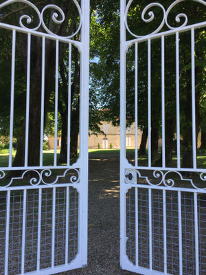 Portail d'entrée au Château du Payre