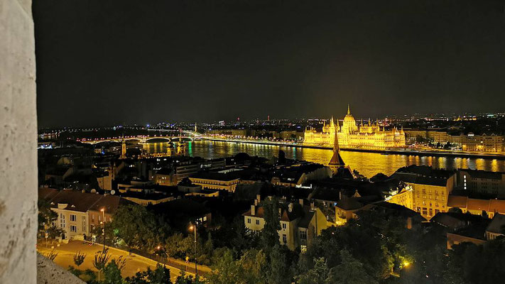 Budapest: Abend in Buda - mit Blick auf Pest