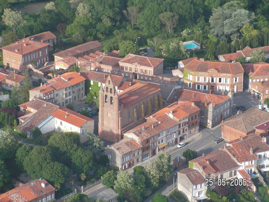 Gites des Camparros à Nailloux : vue aerienne de Nailloux