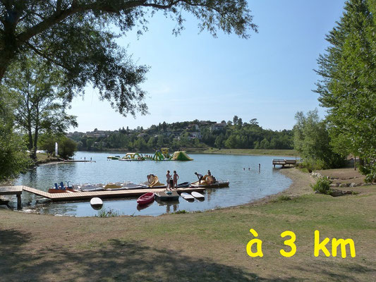 Gites des Camparros à Nailloux : lac de la Thesauque avec les pedalos