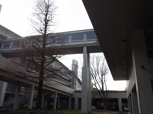 普段使う教室や施設（工房）はデザイン学部と他学部に分かれているようです