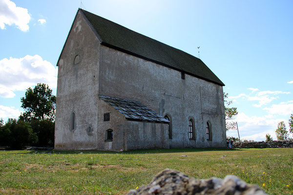 Une église fortifiée, très bien conservée. Elle a été construite au 12e siècle pour pouvoir tirer sur les ennemis plus facilement.