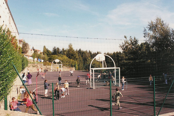 terrain de hand et basket centre La Margeride Saugues Haute-Loire