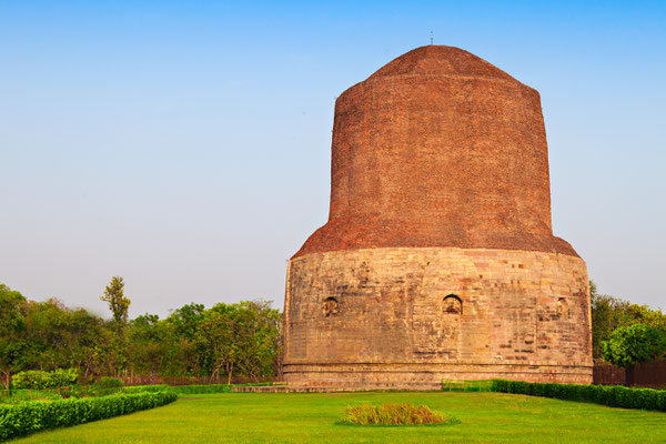 Estupa Dhamek en Sarnath, Uttar Pradesh (India). Construida hacia el año 500 d.C. como restauración de la estupa anterior de época de Ashoka (siglo III a.C.)