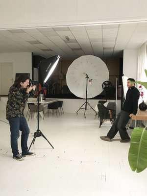 Behind the scenes beeld tijdens de Fotoshoot Dag in Studio Duinlust. Stefan van Ruijven Fotografie heeft hier een Fotoshoot Dag georganiseerd voor modellen en acteurs om hun portfolio een update te geven