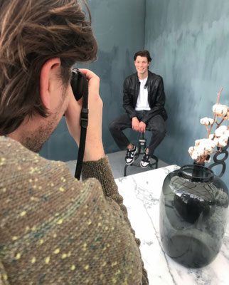 Backstage, behind the scenes beelden tijdens de Fotoshoot Dag op 13 maart 2025, tijdens deze dag heb ik verschillende modellen gefotografeerd om hun portfolio een update te geven of wanneer ze nog niet ingeschreven staan, een sterk portfolio gemaakt. 