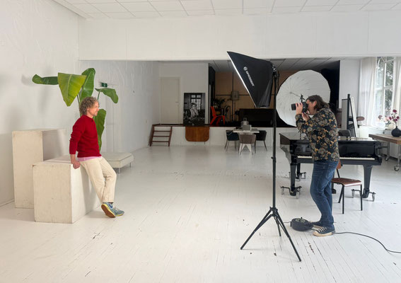 Behind the scenes beeld tijdens de Fotoshoot Dag in Studio Duinlust. Stefan van Ruijven Fotografie heeft hier een Fotoshoot Dag georganiseerd voor modellen en acteurs om hun portfolio een update te geven