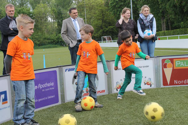 Im Soccer-Ei bleiben die Bälle im Rund und sind leicht wieder einzufangen. (Foto: Antje Pflips)