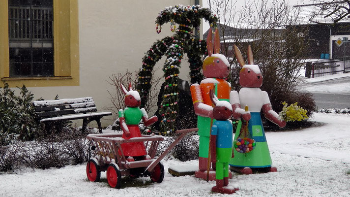 Osterbrunnen in Streitau