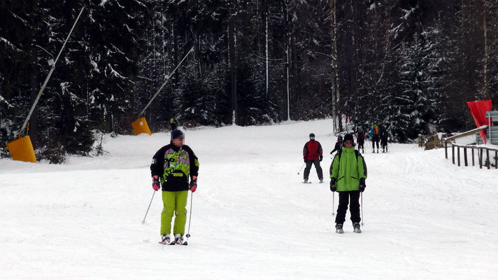 Am Osterwochenende Skipiste Nord Ochsenkopfseilschwebebahn Talstation Nord in Bischofsgrün