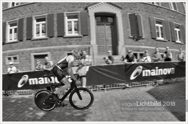 Ironman Frankfurt 2018  Radstrecke 'Die Hölle von Hochstadt' - hier der Belgier Toon Veldeman
