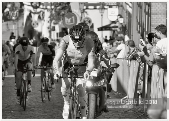 Ironman Frankfurt 2018  Radstrecke 'Die Hölle von Hochstadt' - und hier Klaus Eckhardt