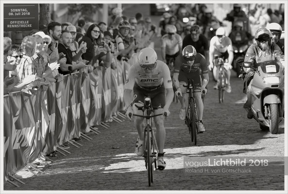 Ironman Frankfurt 2018  Radstrecke 'Die Hölle von Hochstadt' - hier Patrick Lange als Verfolger hinter Patrik Nielsson