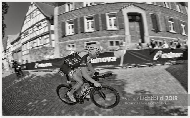 Ironman Frankfurt 2018  Radstrecke 'Die Hölle von Hochstadt' - hier Luca Bertaccini aus Italien