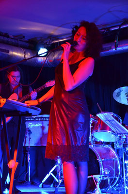 VIOLA MIRAGE (Avantgarde-Rock,Gothic-Jazz)im Dez. 2011 im Acud-Sessioncafe, Berlin (Germany)