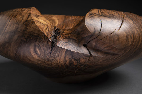 #20/04 | Walnussbaum, walnut, ø 46 cm  H 20 cm