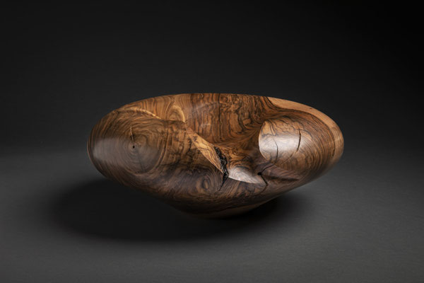 #20/04 | Walnussbaum, walnut, ø 46 cm  H 20 cm